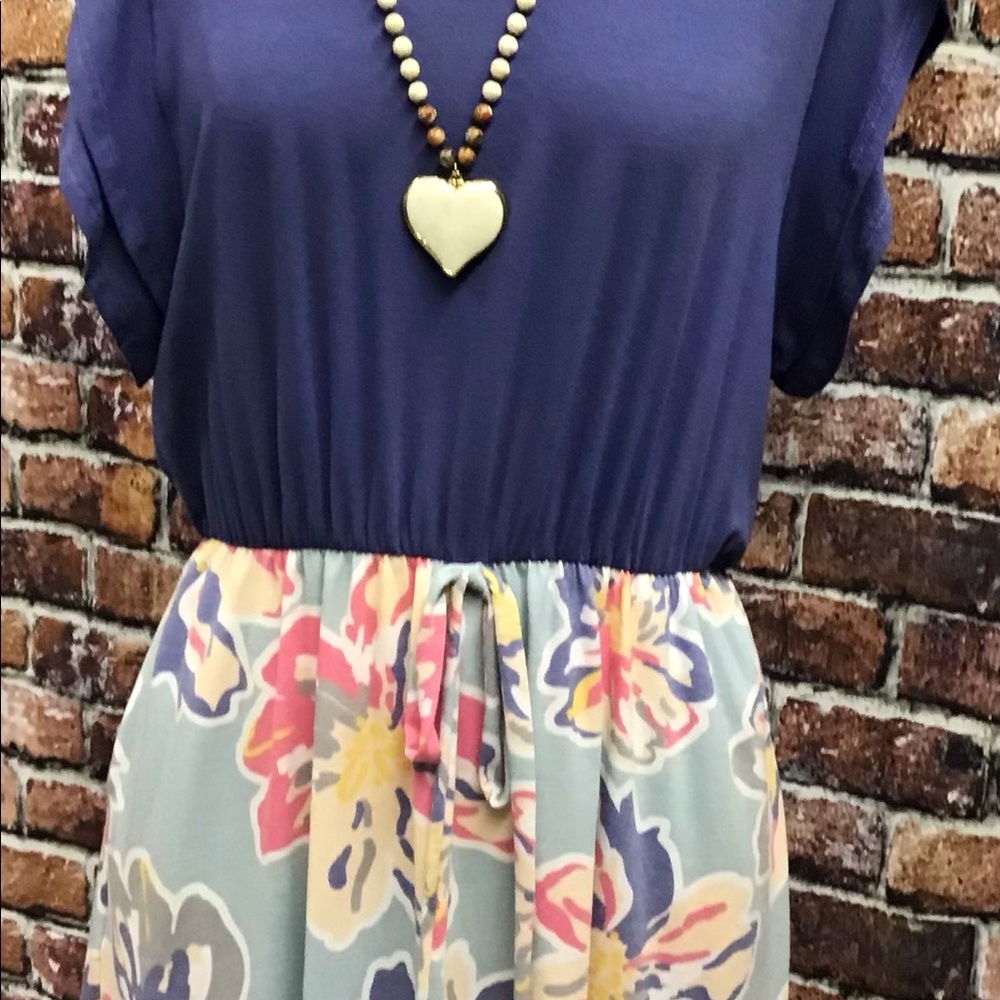 Sleeveless floral bottom dress